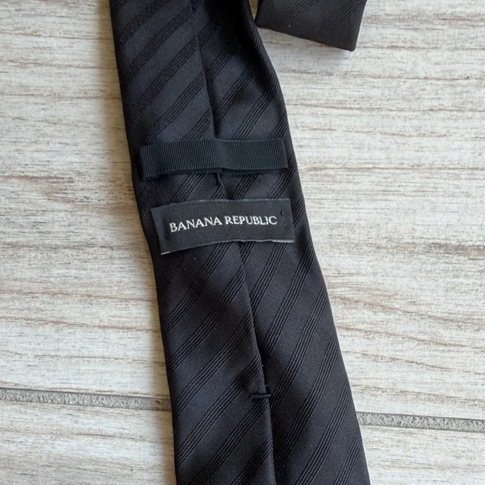 Banana Republic Charcoal Diagonal Pattern Tie